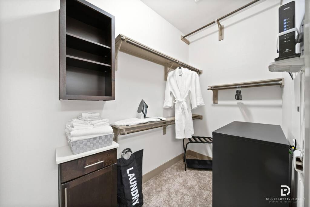 Downtown Houston Deluxe King Suite With Spa Amenities, Pool And Free Parking Экстерьер фото