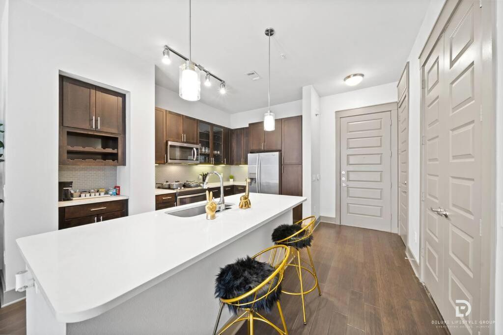 Downtown Houston Deluxe King Suite With Spa Amenities, Pool And Free Parking Экстерьер фото