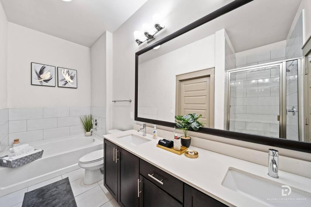 Downtown Houston Deluxe King Suite With Spa Amenities, Pool And Free Parking Экстерьер фото